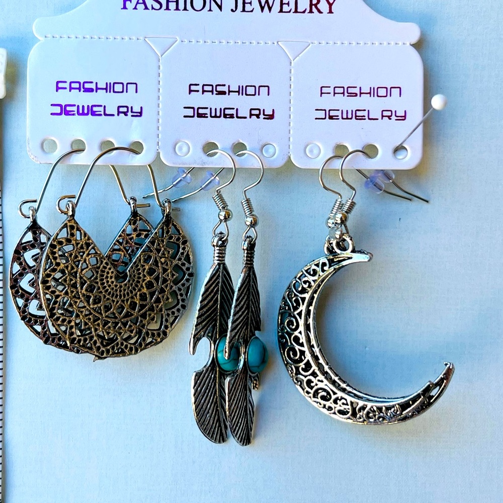 ➷ 5/$25 NWOT Boho Themed Set of 3 Pairs of Earrings